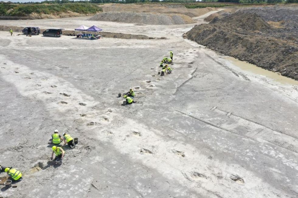 200 dinosaur footprints discovered at Oxfordshire limestone quarry in major breakthrough