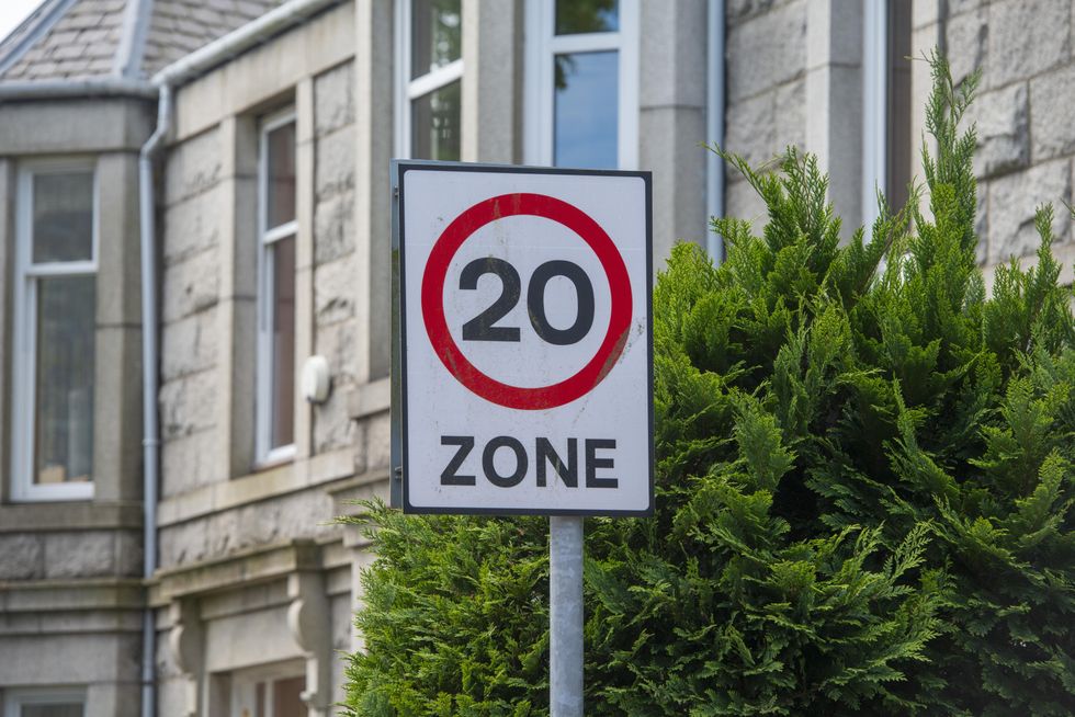 20mph speed limit sign