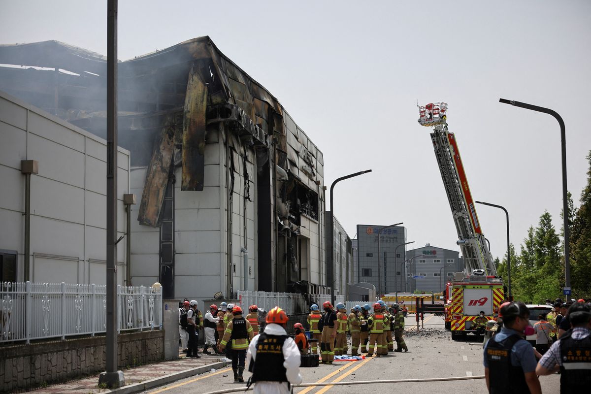 A huge fire at a lithium battery factory in South Korea has broken out, leaving 22 dead