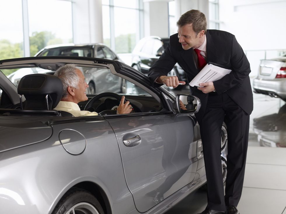 A man selling a car to a driver