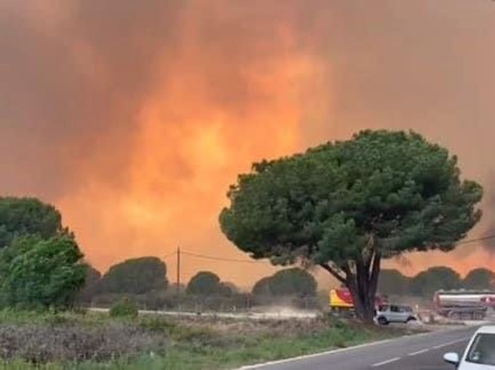 An image of the skies turning orange during the wildfire