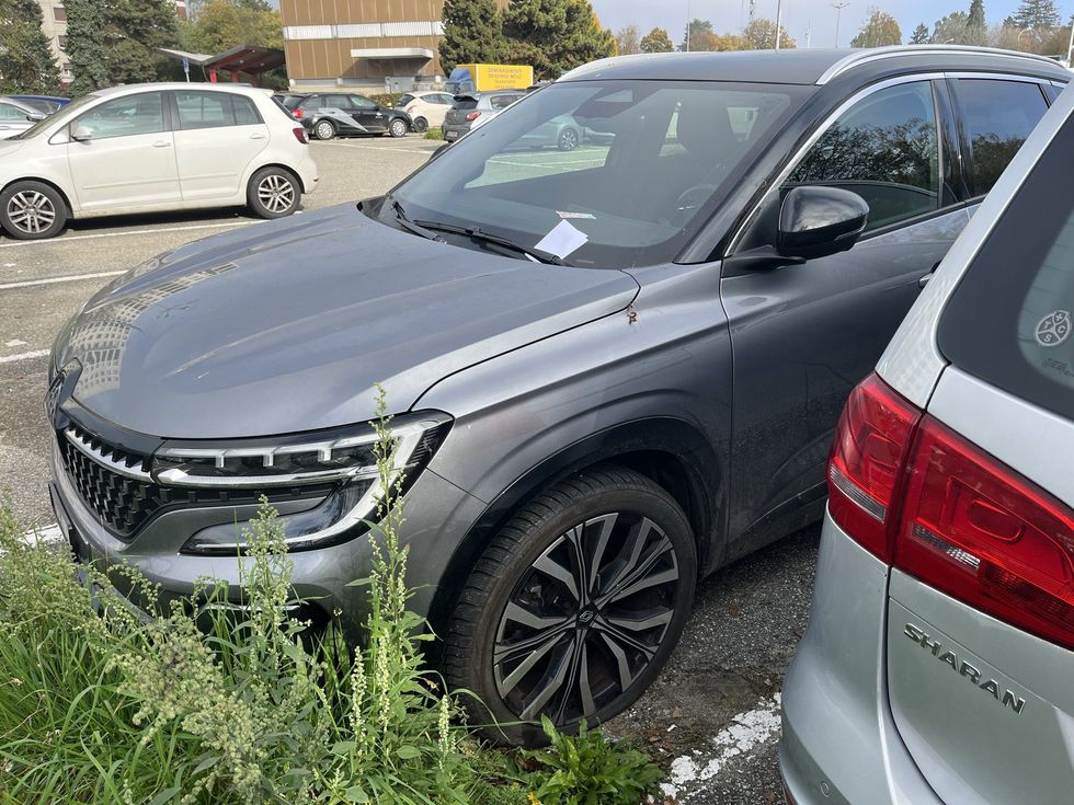 An SUV with deflated tyres