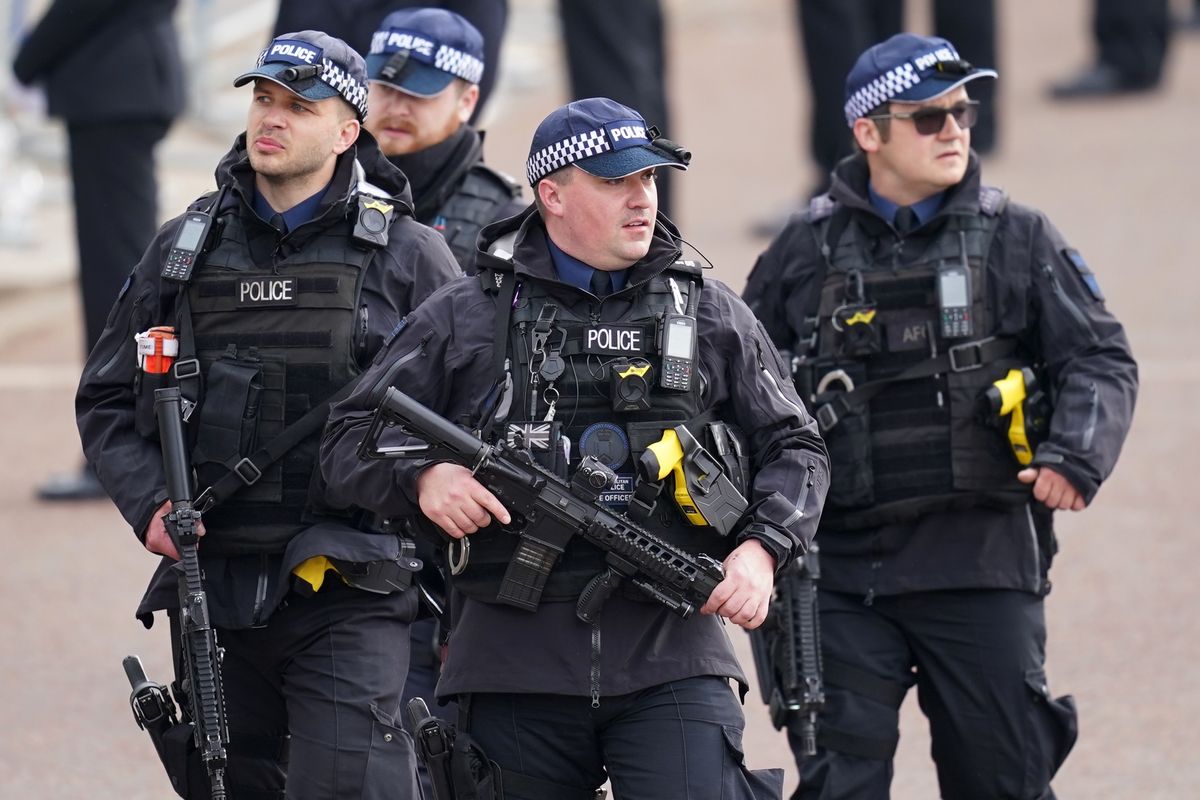 Met Police admits firearms officers 'stepping back' en masse in protest ...
