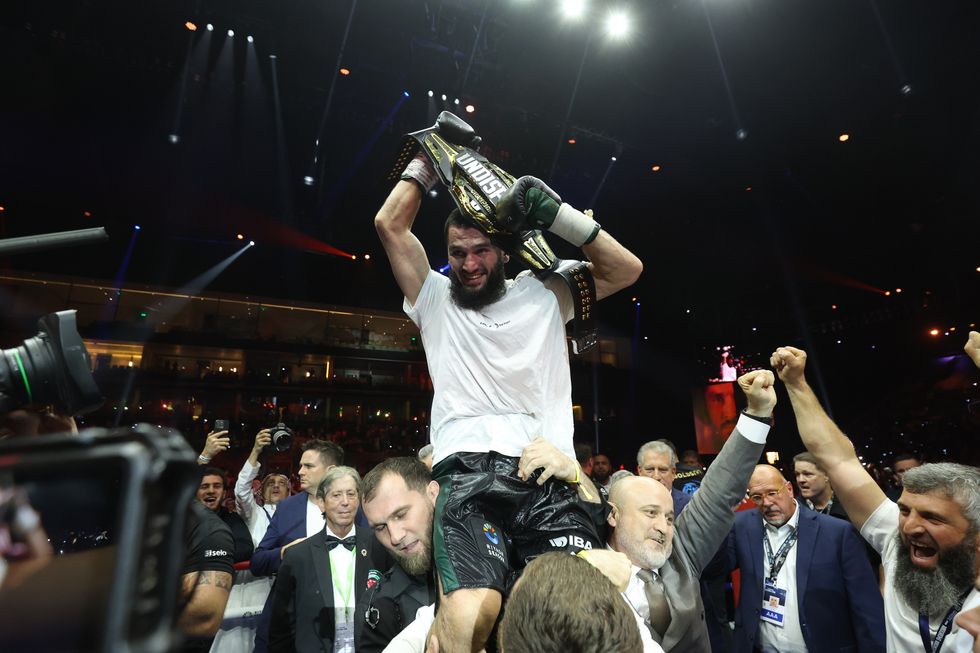 Artur Beterbiev became the undisputed light-heavyweight champion