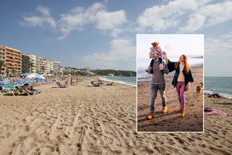 Beach in Spain / family walking on beach