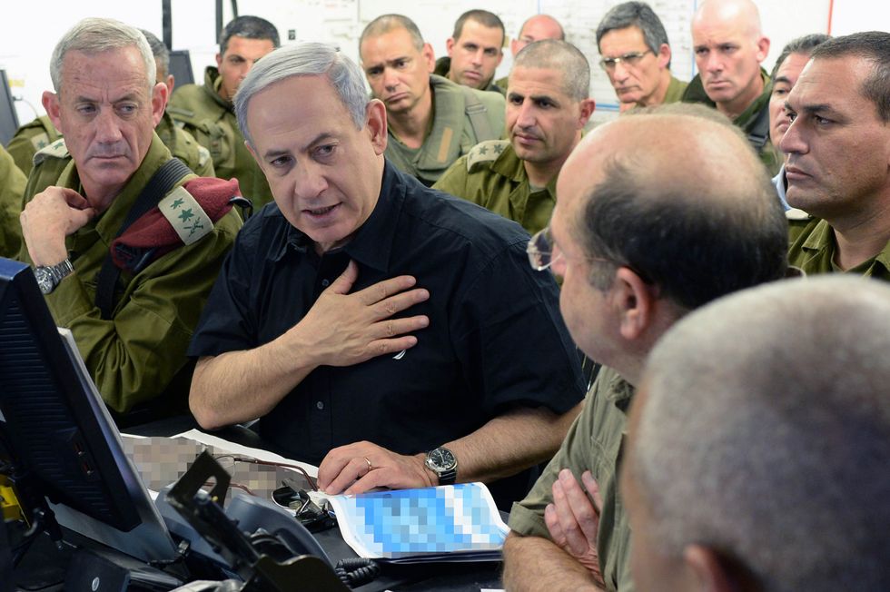 Benjamin Netanyahu with IDF troops