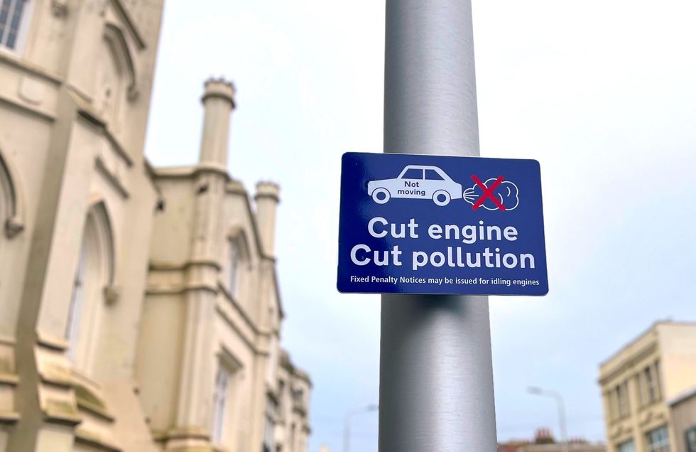 Brighton idling sign