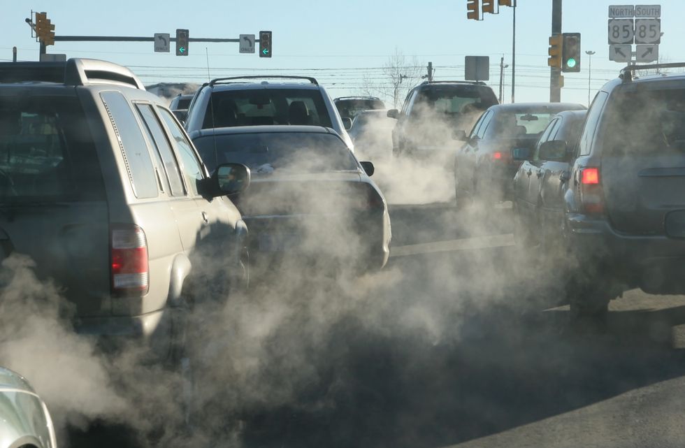 car emissions while in traffic