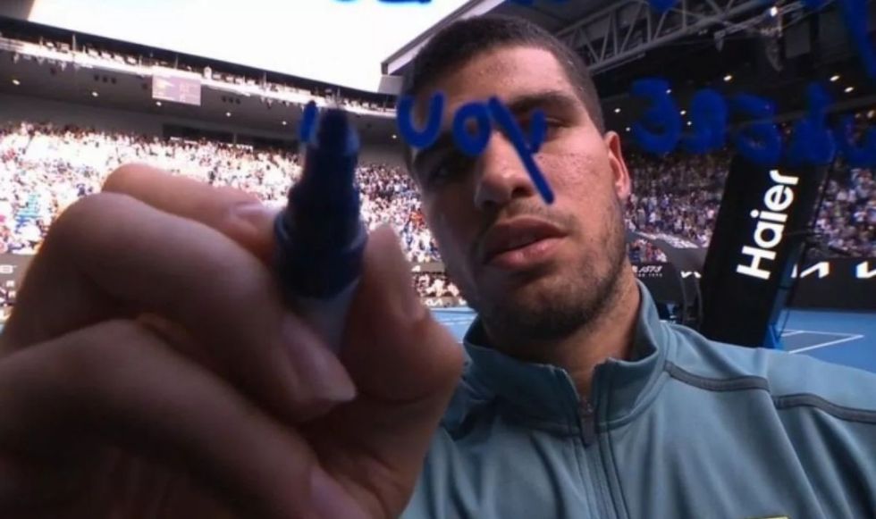 Carlos Alcaraz also wrote a message on a camera