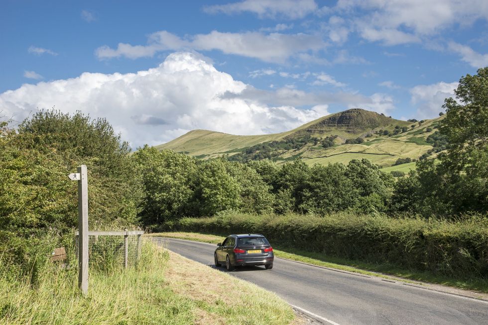 COUNTRY ROAD