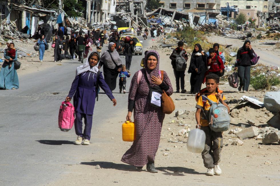 Displaced Palestinians ordered by the Israeli military to evacuate the northern part of Gazau200b