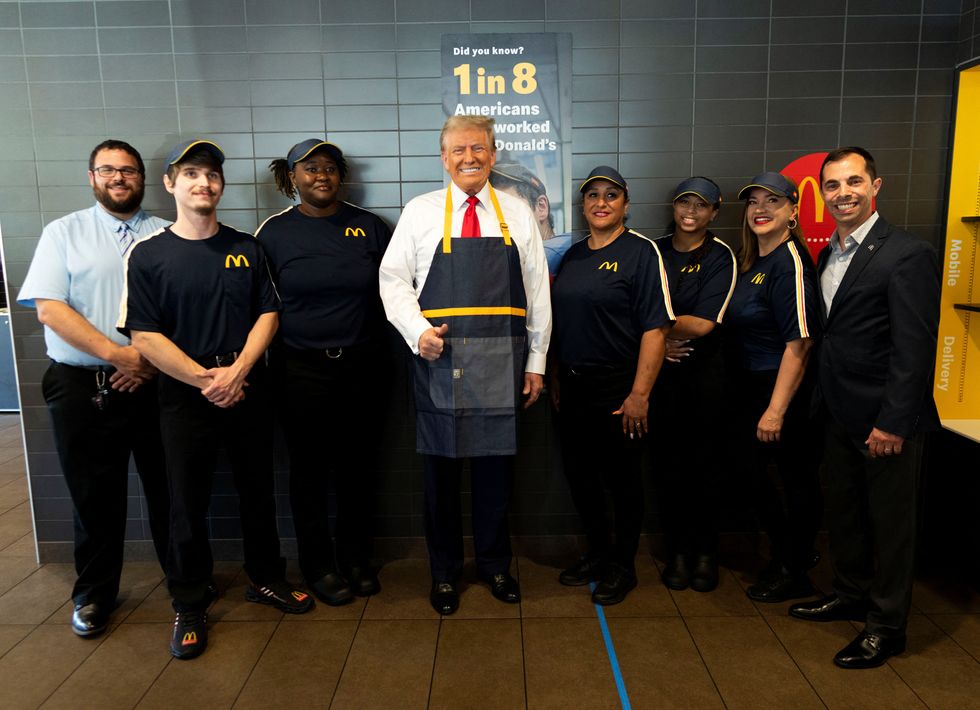 Donald Trump poses with staff from the McDonald's storeu200b