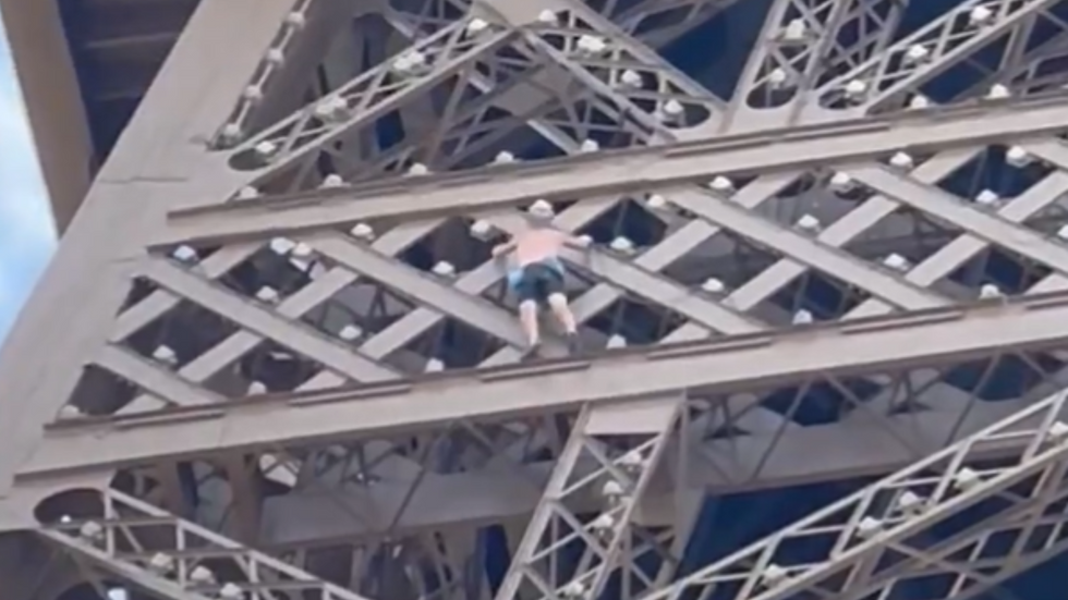 Eiffel Tower climber