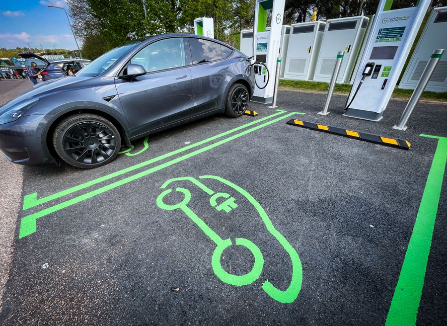 ELECTRIC CAR CHARGER