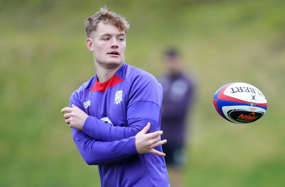 Fin Smith will start as England's No 10