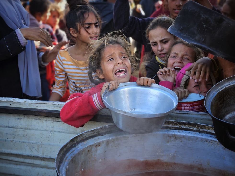 Gaza children pleading for food