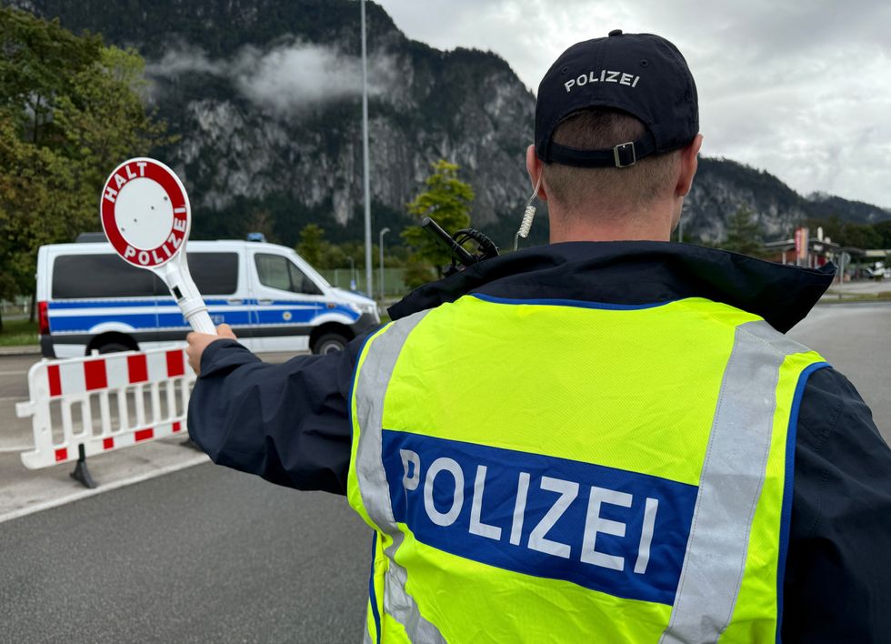 German police conduct random checks at border with Austria