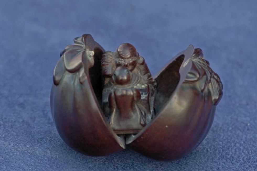 Guest's netsuke