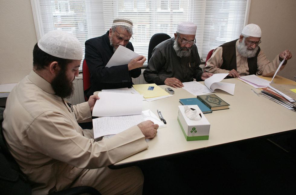 Haitham al-Haddad (L), Dr Suhaib Hasan (R), Maulana Abu Sayeed (2ndR) and Mr Mufti Barabatullah (2ndL) of the Sharia Council of Britain