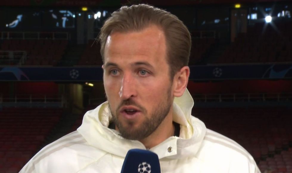 Harry Kane interview hijacked by rowdy Arsenal fans live on TV after ...