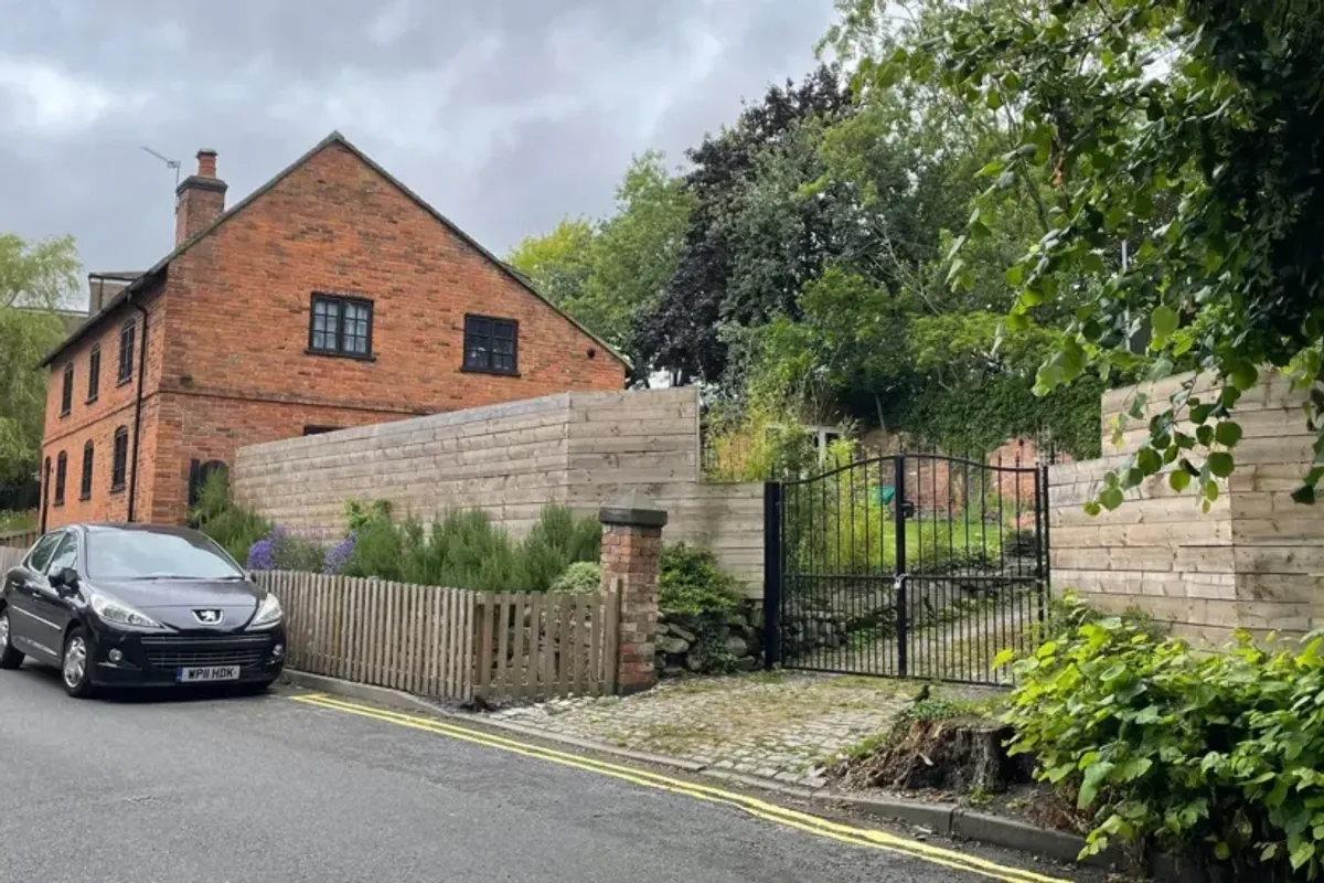 Homeowner ordered to demolish 2m fence put up without planning permission