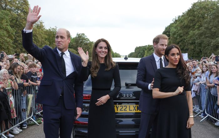 Kate, William, Harry and Meghan in Windsor with crowds
