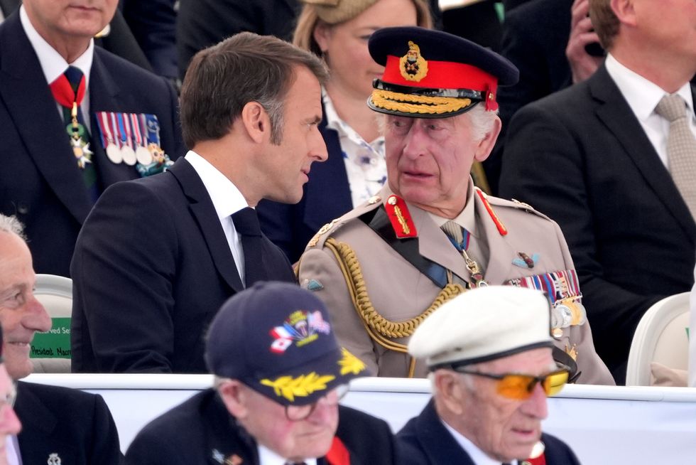 King Charles kept waiting for 20 minutes by Emmanuel Macron on first ...