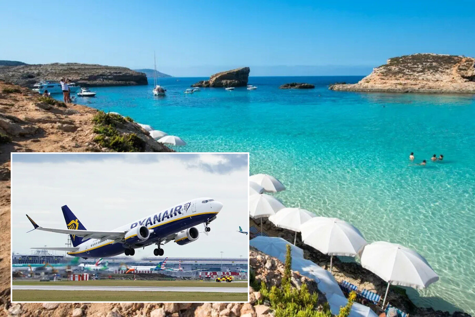 Malta beach / Ryanair plane