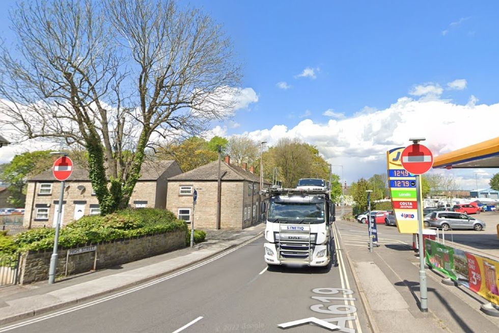 Manor Road/JET petrol station