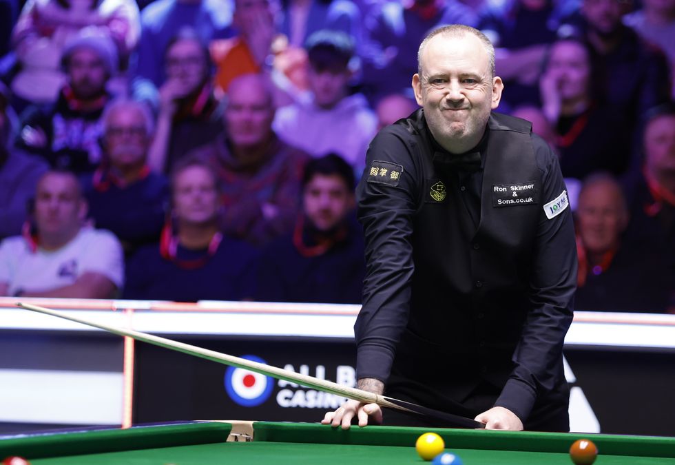 Mark Williams was in a strong position to beat Stuart Bingham