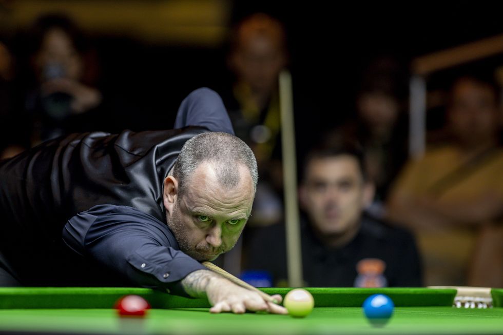 Ronnie O'Sullivan: Snooker fans angry as match delayed in 'chaotic ...