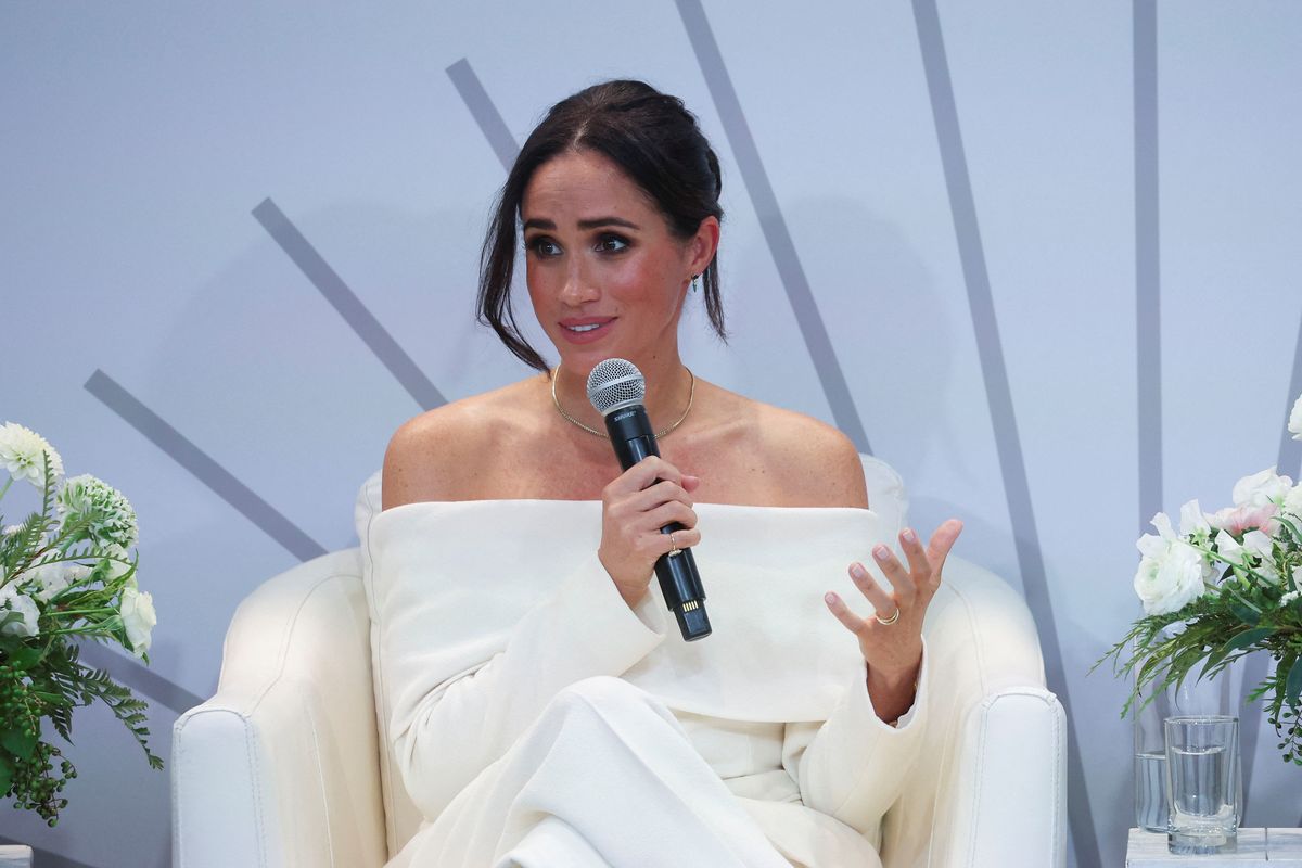 Meghan Markle considering 'intimate peek behind palace walls' in new ...