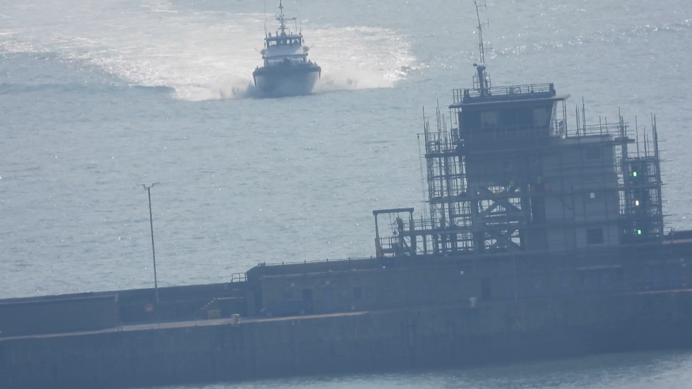 Migrant-laded border patrol boat arrives in Dover