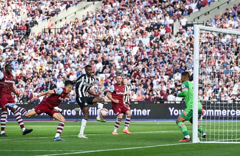 West Ham grab late draw with Newcastle after Isak double