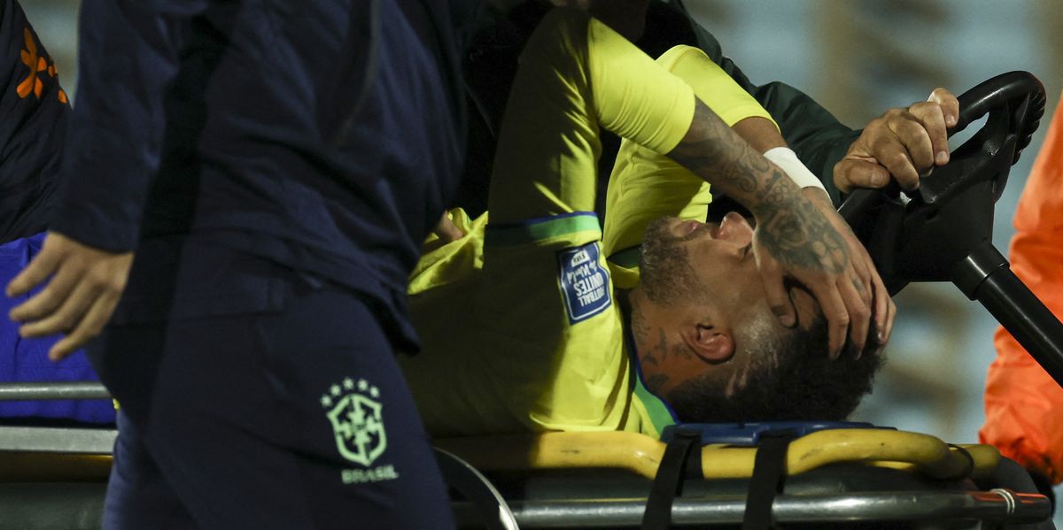 Neymar receives touching message from Lionel Messi after suffering ...