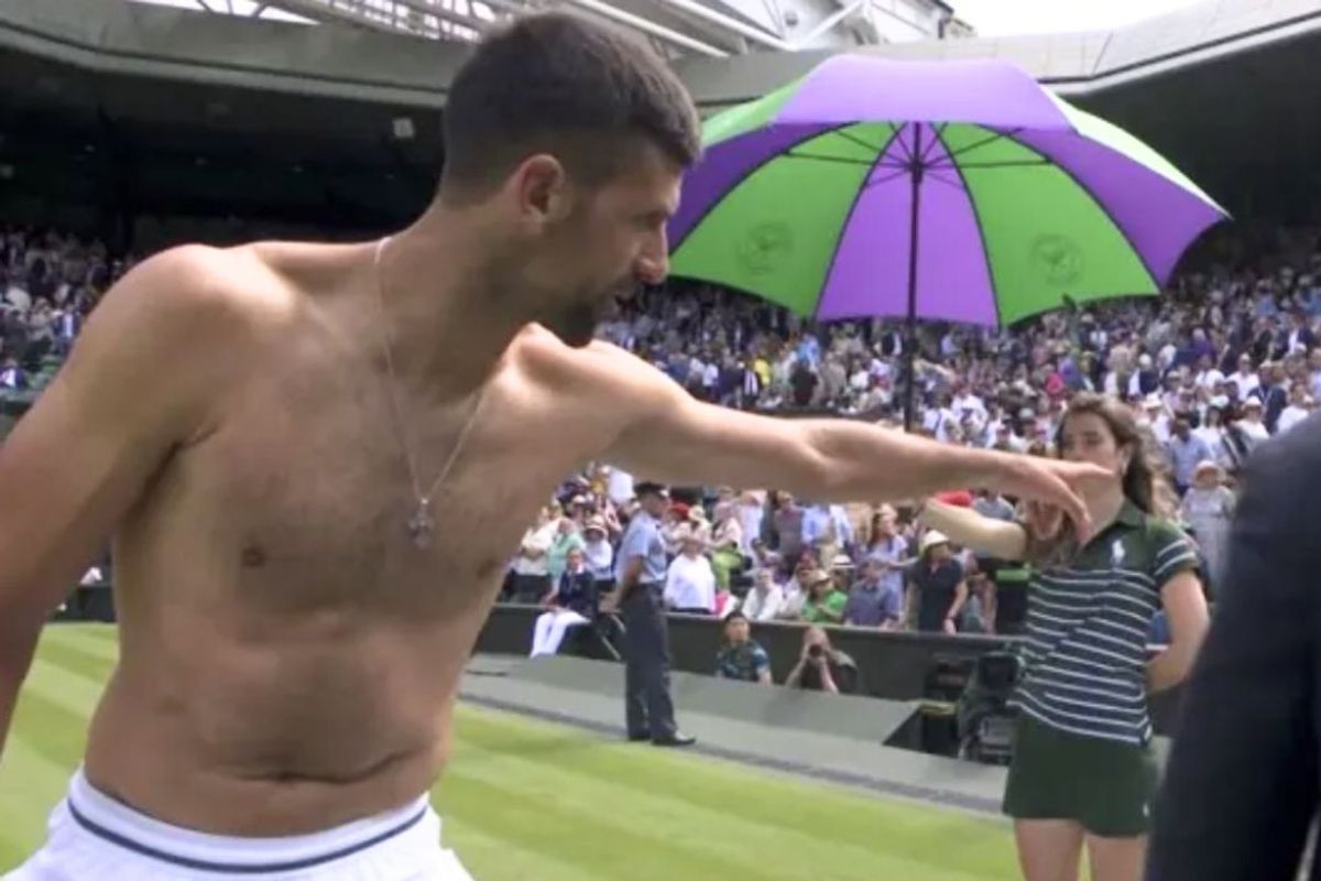 Novak Djokovic pointed towards the crowd