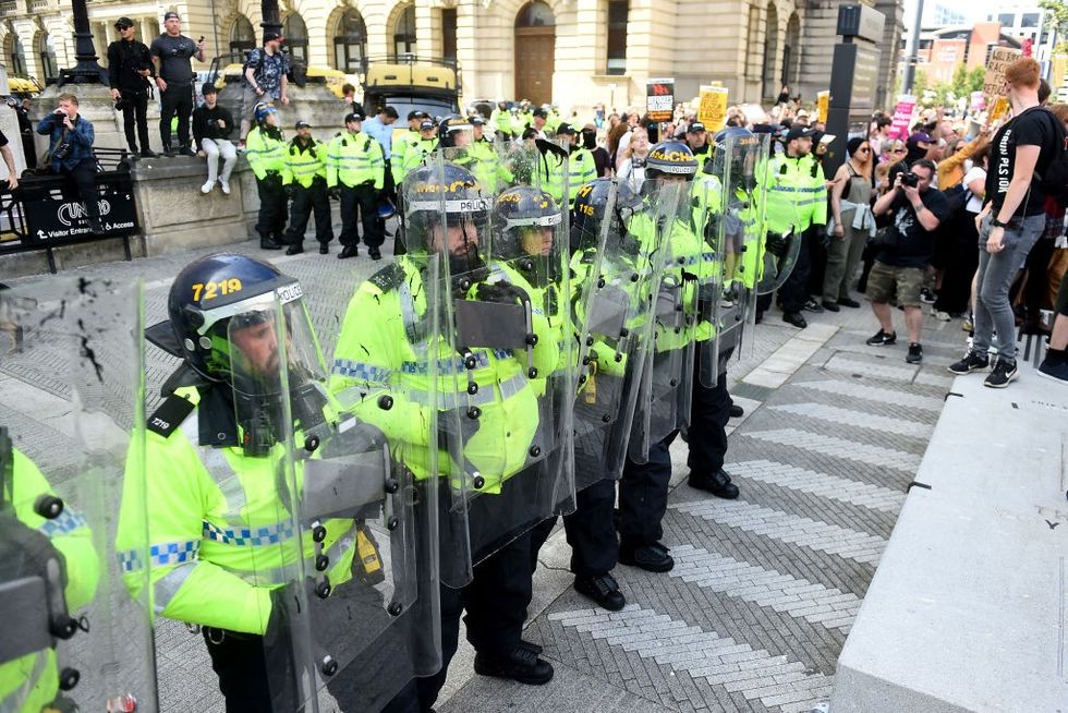 Police in riot gear in Liverpool City Centreu200b