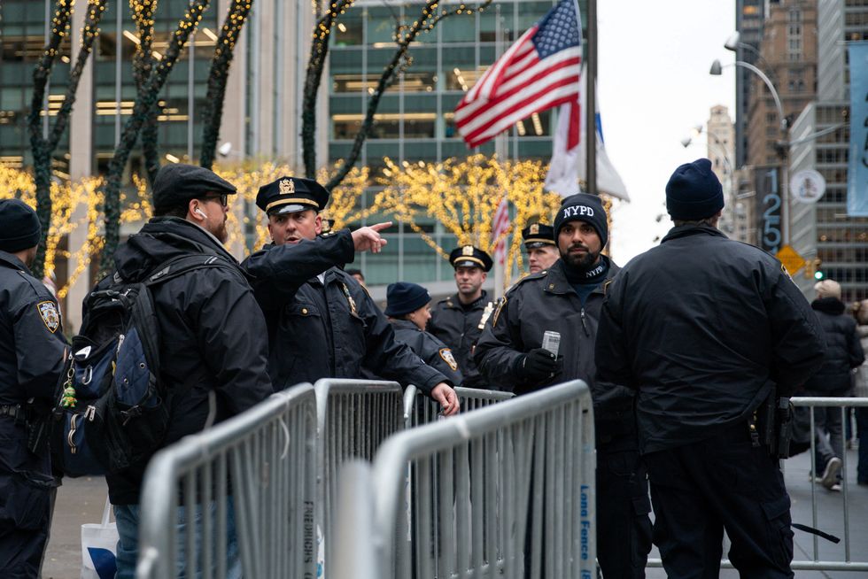 New York: Chaos erupts on streets of NYC as pro-Palestinian protesters ...