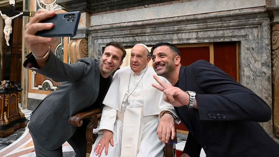 'It's fine to laugh at God' says Pope Francis as he takes selfie with ...