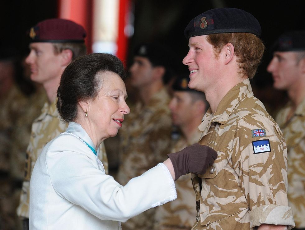 Prince Harry dons military uniform and medals to film new video from ...