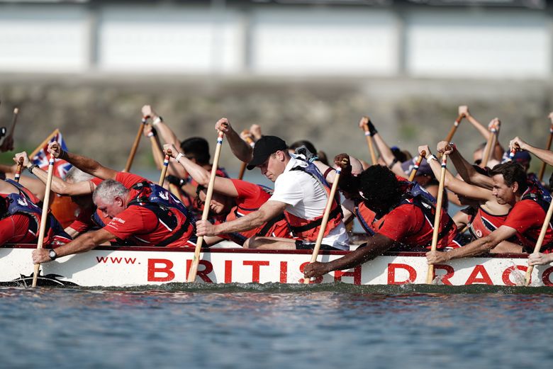 A royally British Dragon! William WINS dragon boat race with mixed gender  crew in Singapore and is praised as a 'natural' by his team (before  admitting he was 'terrified' of getting his