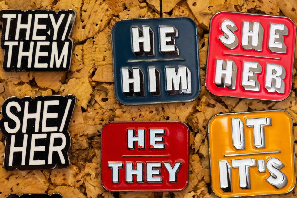 Pronoun badges