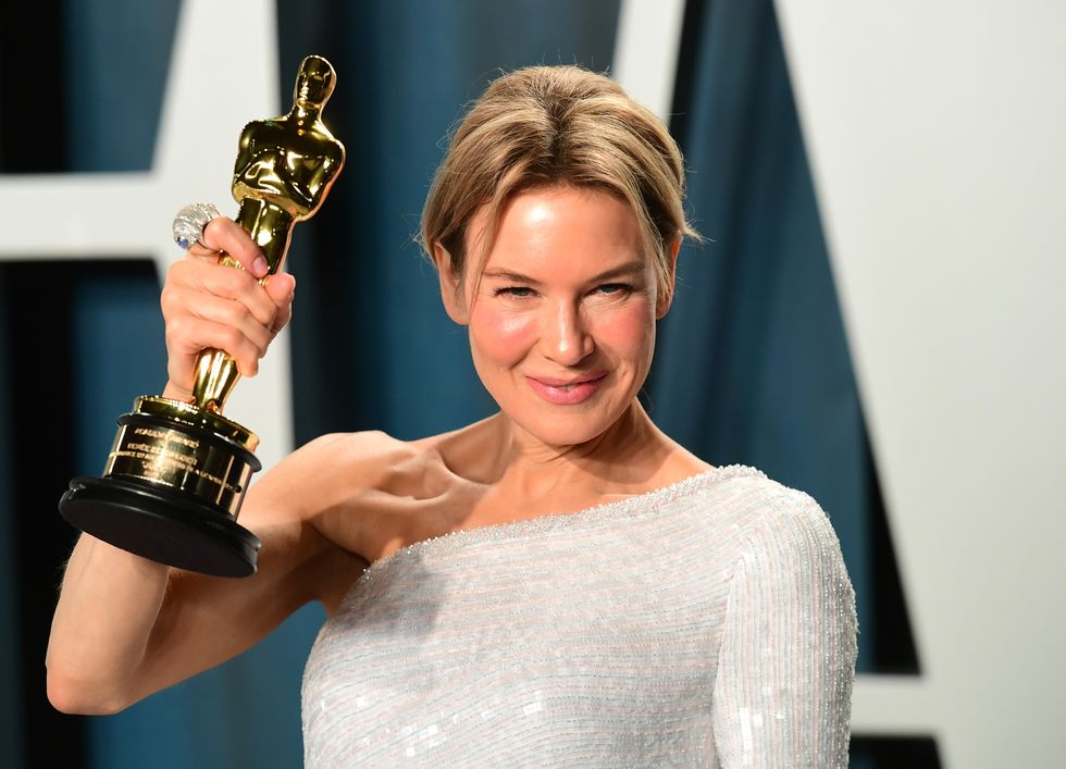 Renu00e9e Zellweger with her Oscar