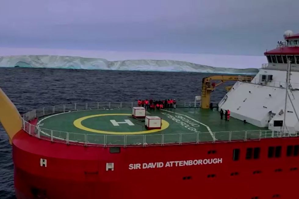 World's largest iceberg weighing 1 TRILLION tons and extending for 40 ...