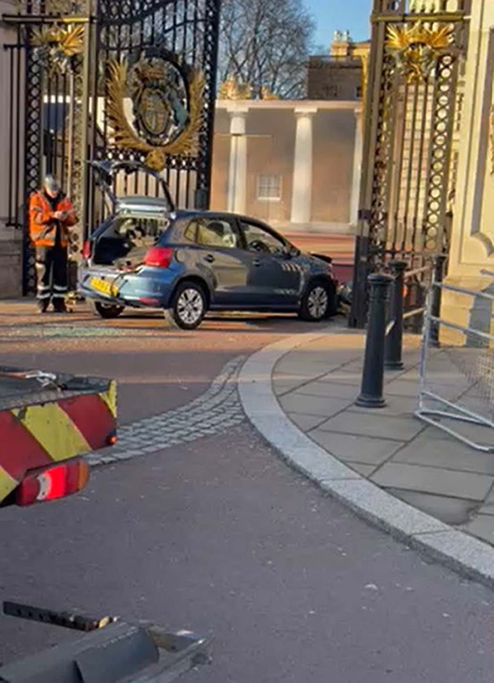 Screengrab from video of workman about to remove a car outside Buckingham Palace