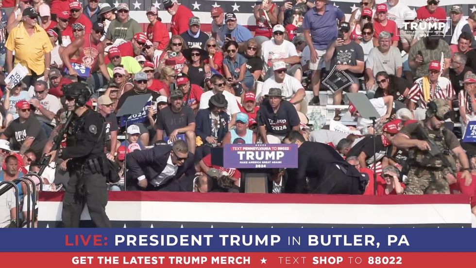 Secret Service rush the stage to protect \u200bDonald Trump