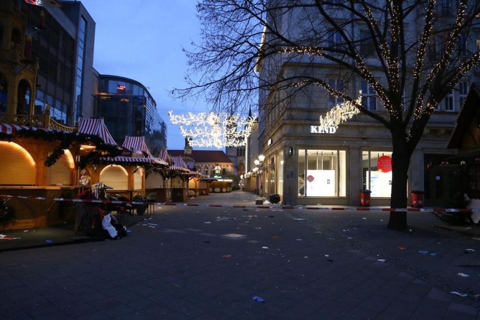 Security measures are put in place around the Christmas market and its surroundings after the marketu200b