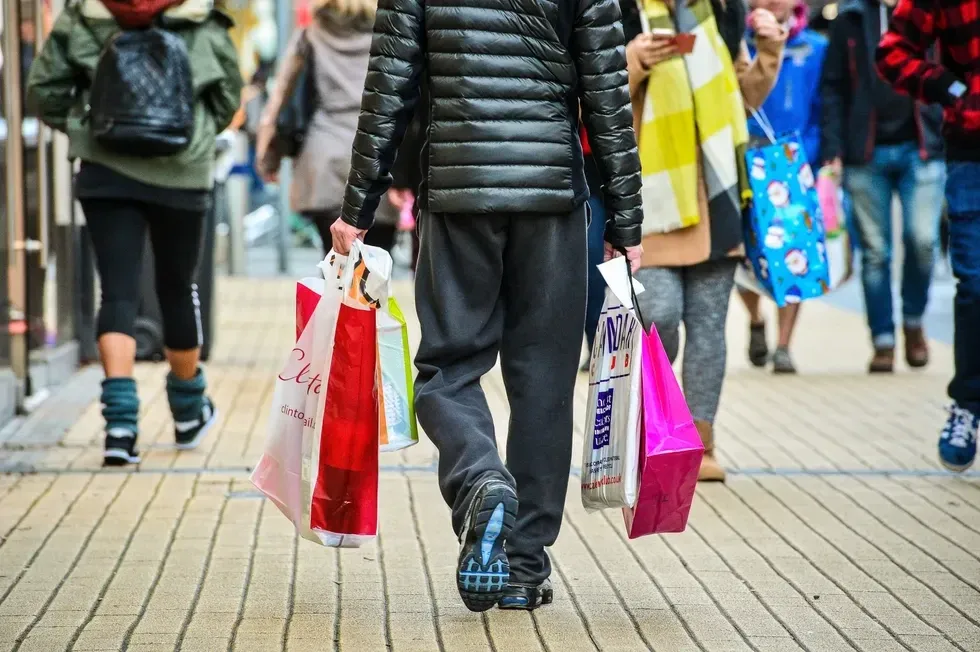 Shopper with shopping bags