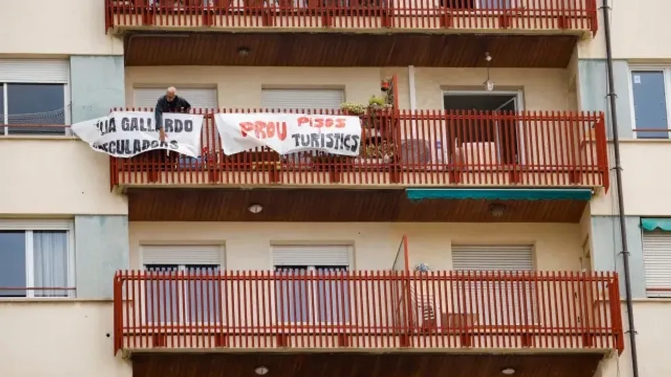 Spanish city declares all-out WAR on tourists as rental apartments BANNED