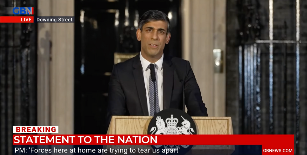 Rishi Sunak makes unprecedented intervention from Downing Street as he ...